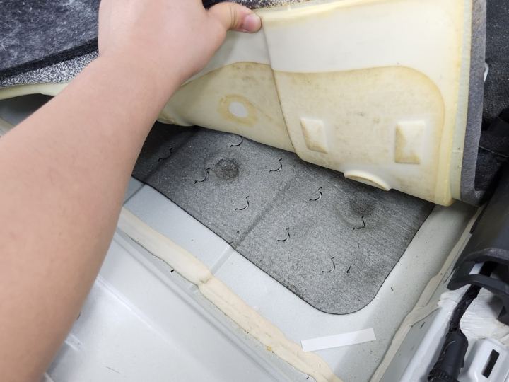 실내 경계부 세정 후 잔여 수분 확인